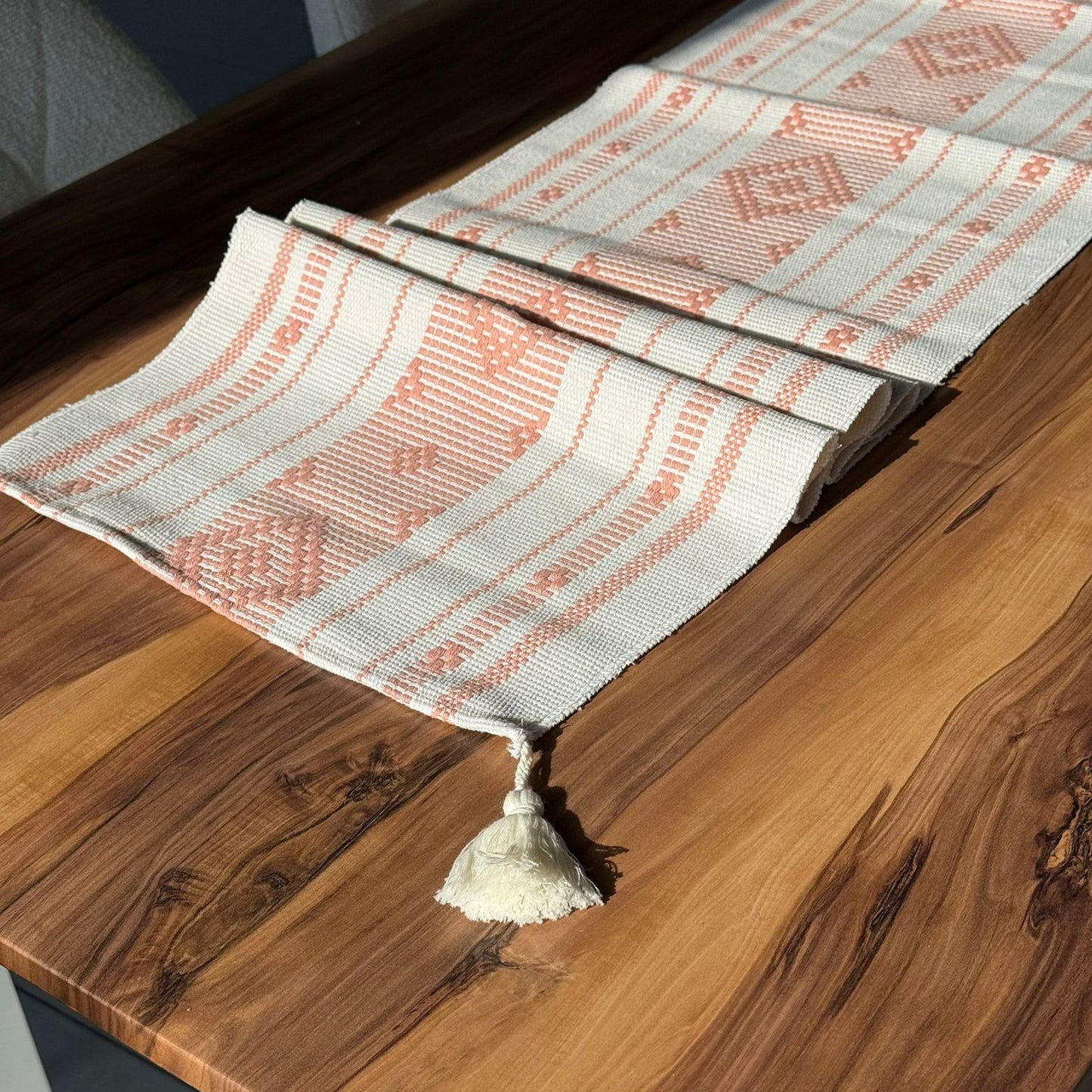 35 × 220 سم ڕاکەری مێزی تواوەی دیکۆراتی بە وردەکاری تاسڵ