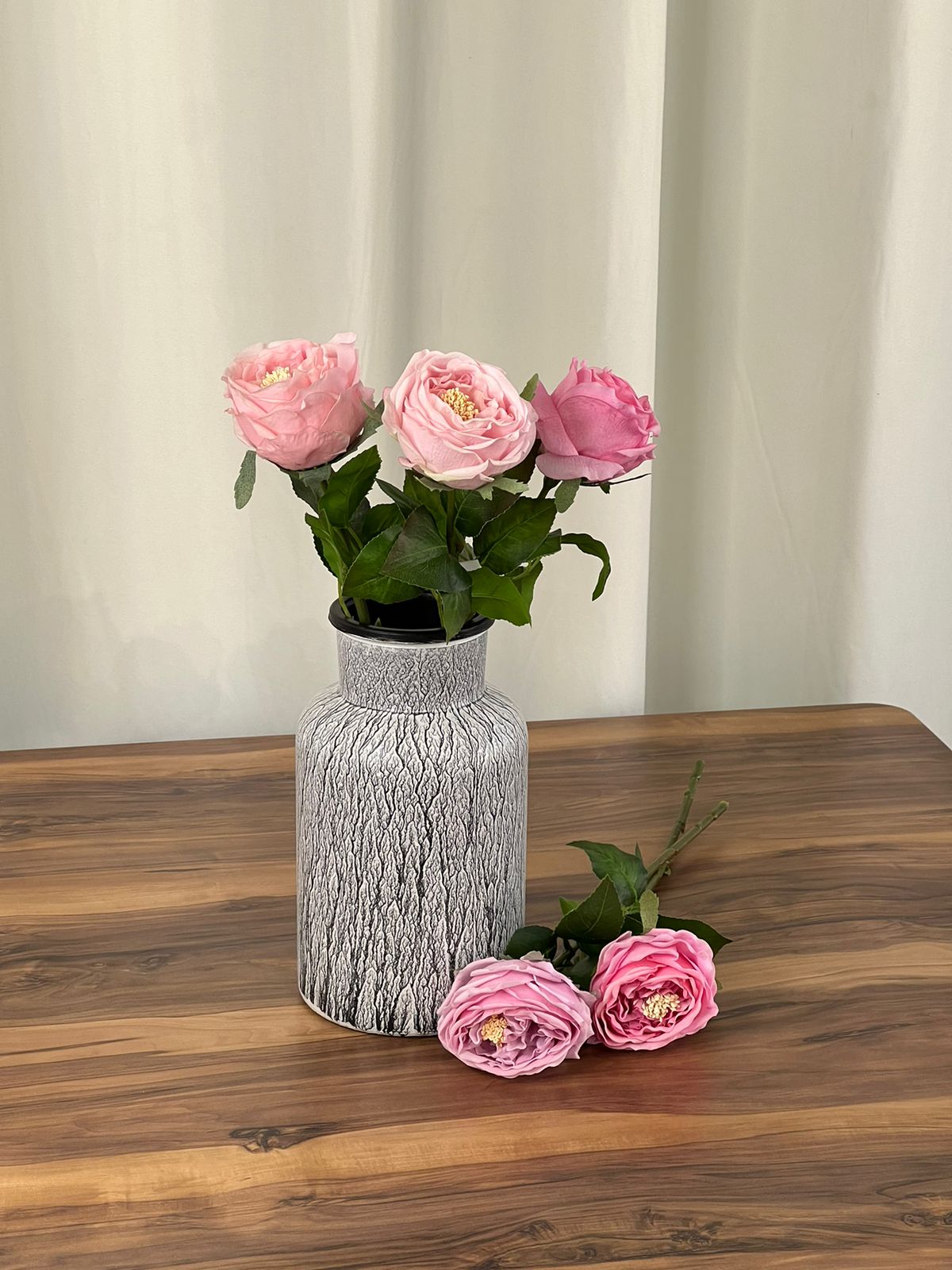 گوڵدانە کۆنەکانی دەستی دیکۆراتی بۆیاخ کراو