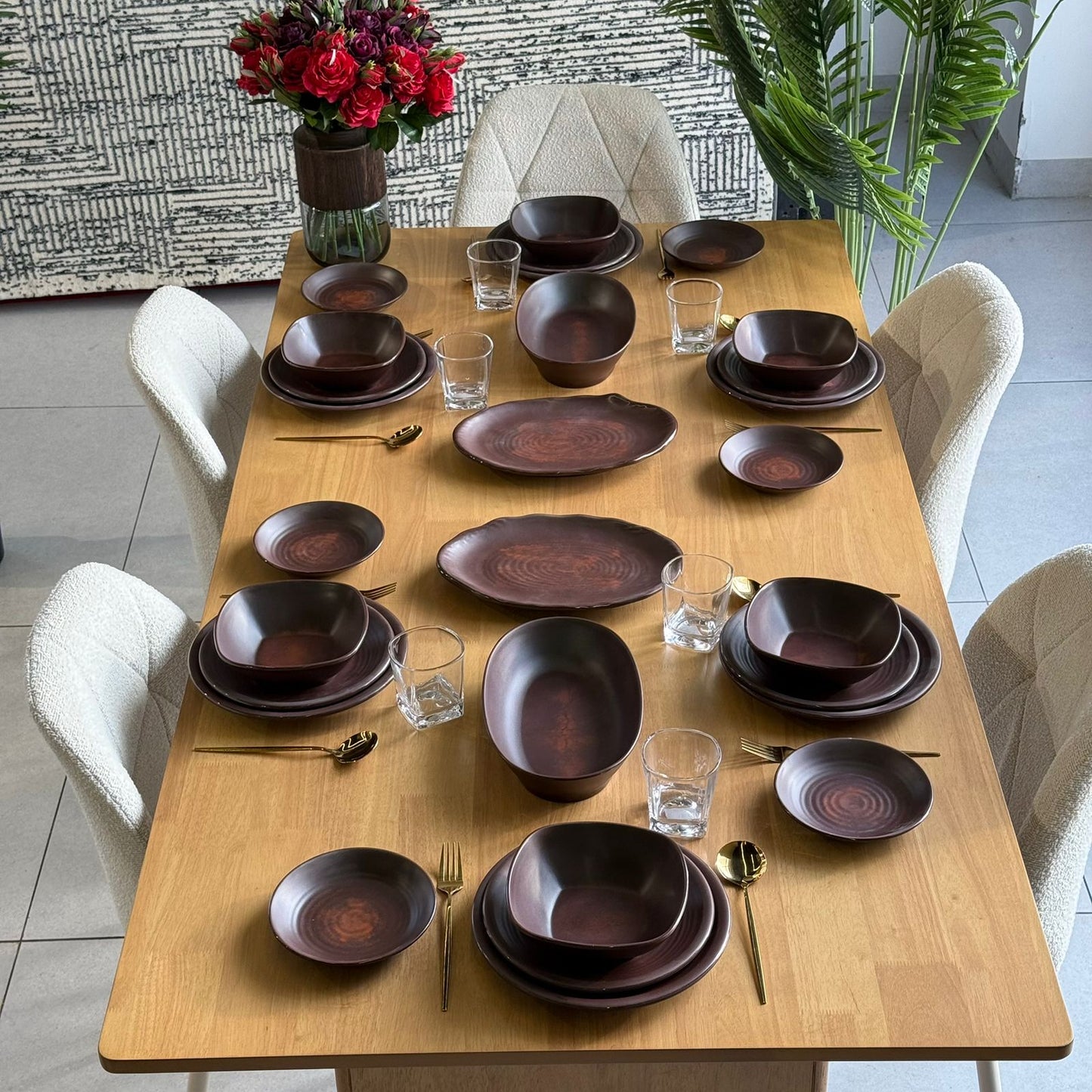 طقم أطباق عشاء أنيق وعصري من الميلامين