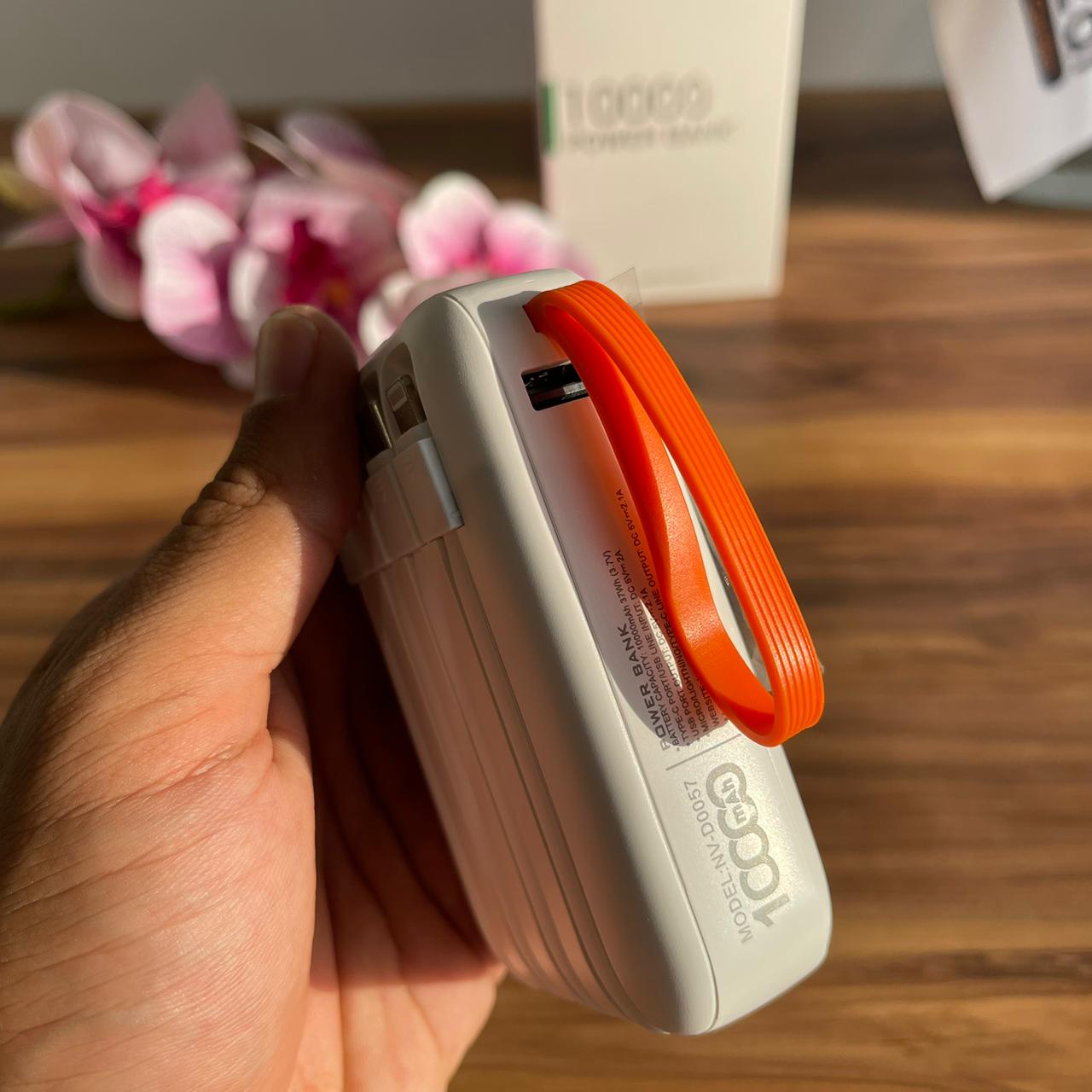 10000mAh 4-in-1 Power Bank | الكابلات المدمجة ، عرض LED ومصباح يدوي