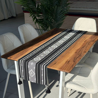 35 × 220 سم ڕاکەری مێزی تواوەی دیکۆراتی بە وردەکاری تاسڵ