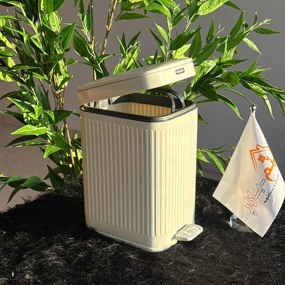 سەبەتەی پاشماوەی پێداڵی لوکس و ڕۆژنامەوانی لەگەڵ سەتڵی ناوەوە