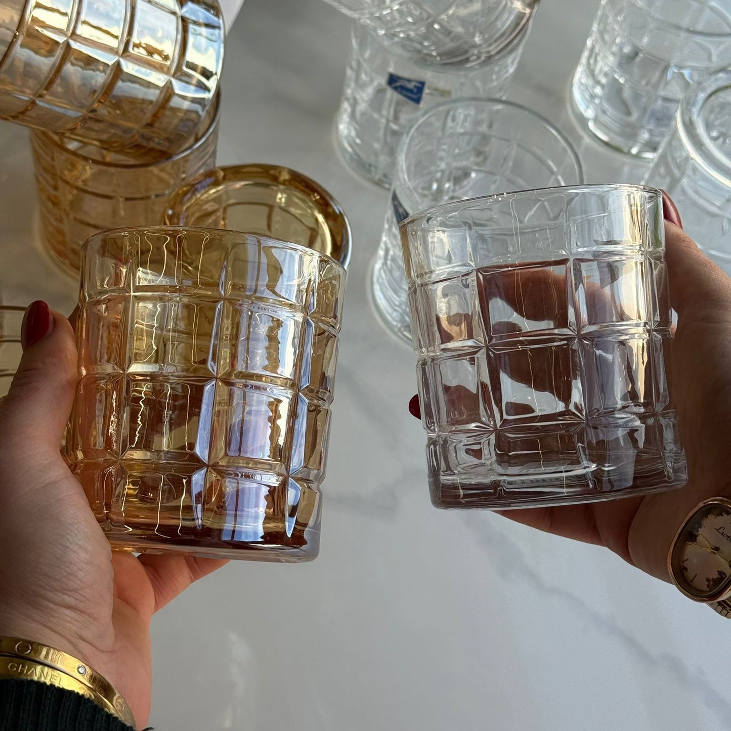 پەرداخی شووشەی شیک و بەهێز - بە دوو ڕەنگ