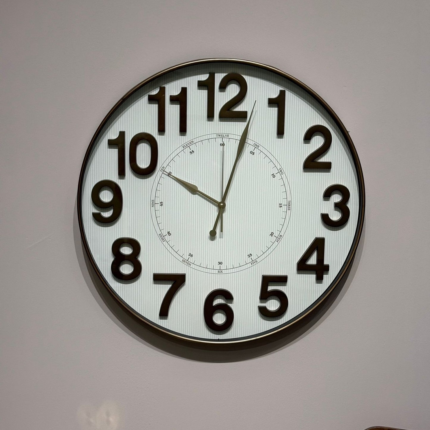 Classic Round Wall Clock With Large Numbers