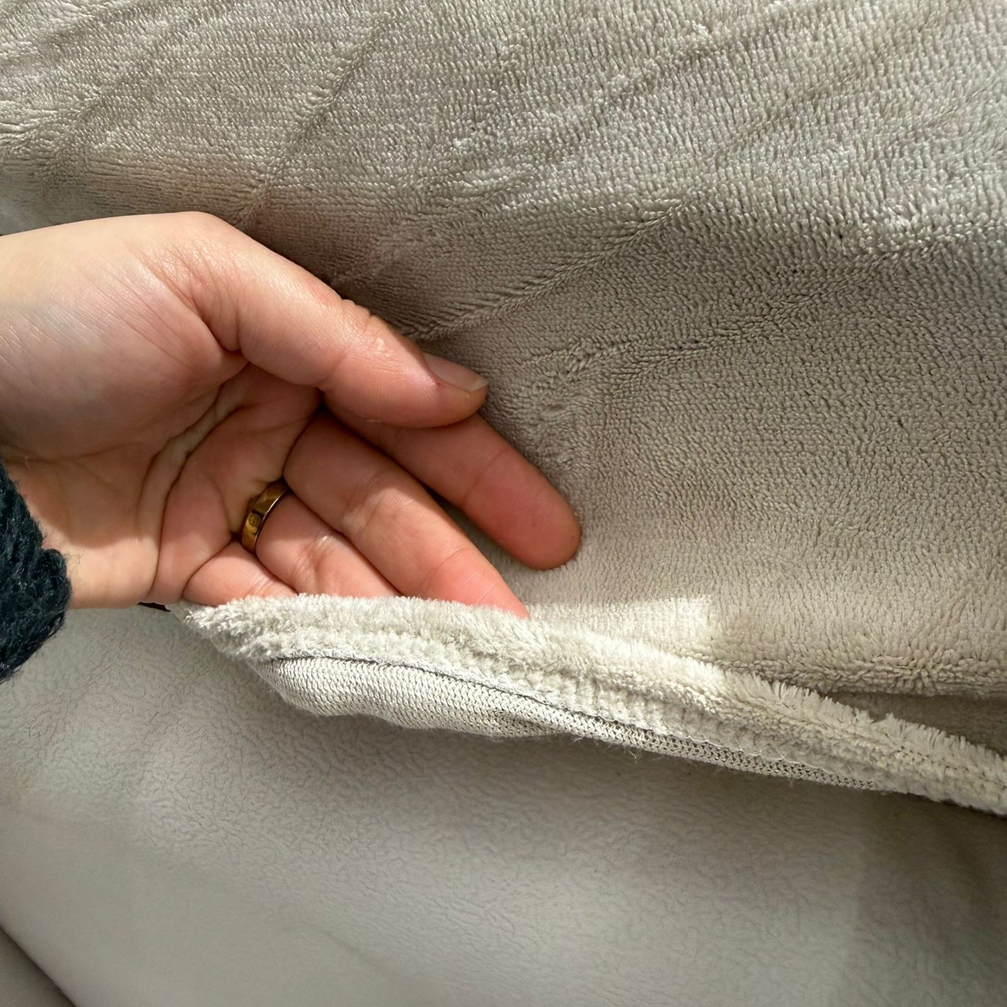 6 PCS - Modern Reversible Plush Comforter Set