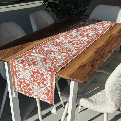 مفرش طاولة منسوج مزخرف مقاس 30 × 180 سم مع تفاصيل شرابة