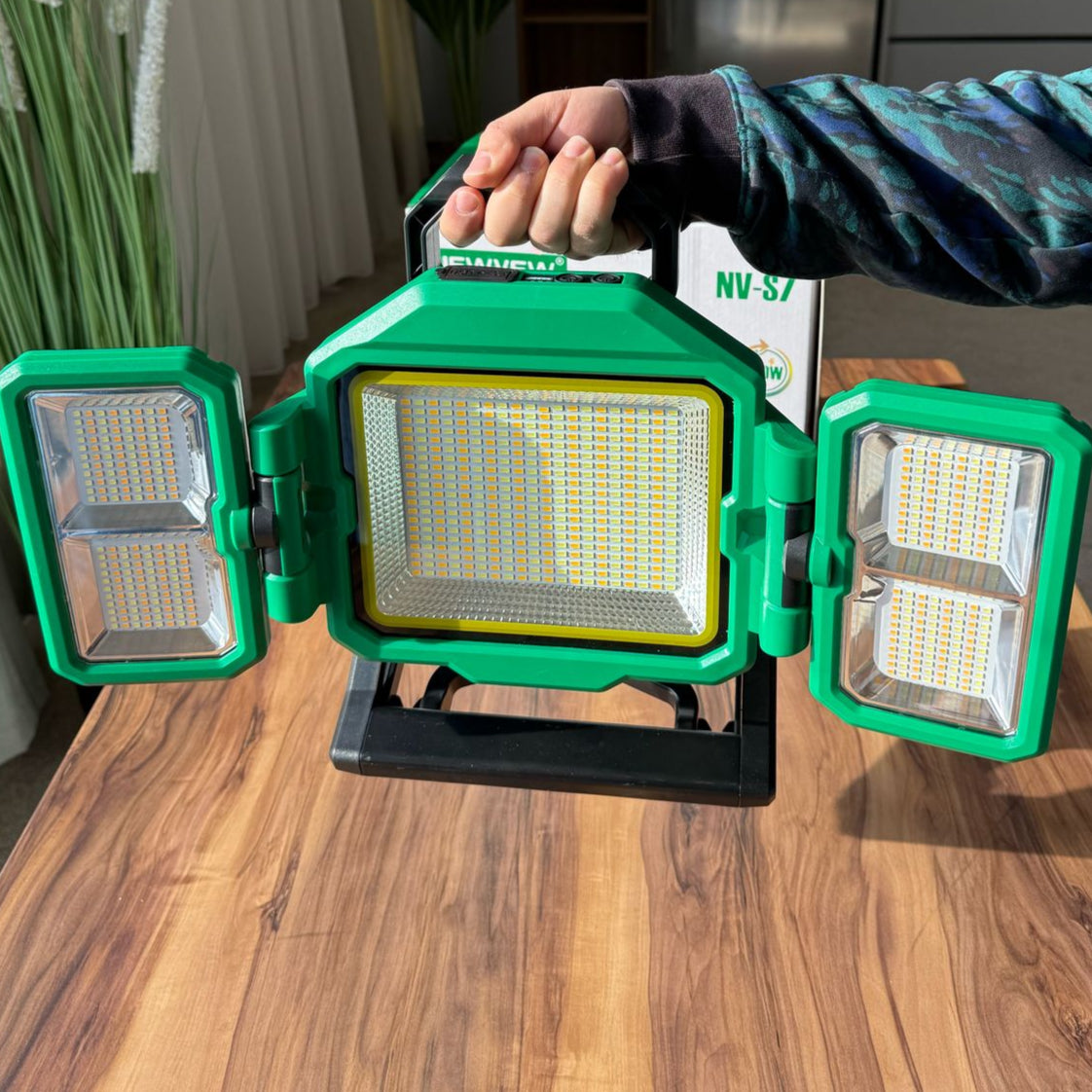 Portable Solar & Reachable Battery LED Lamp