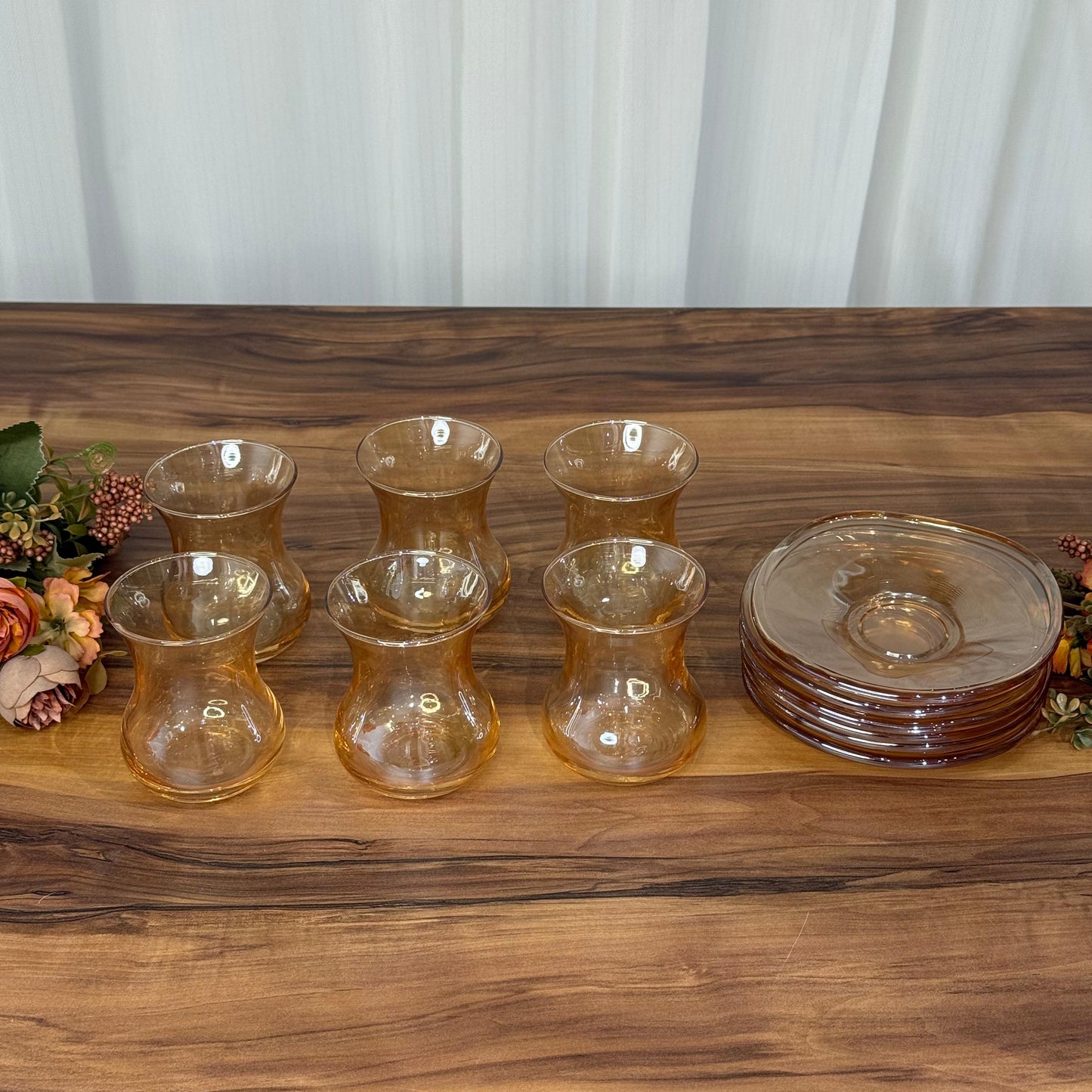 Elegant Curved Glass Tea Set with Matching Saucers