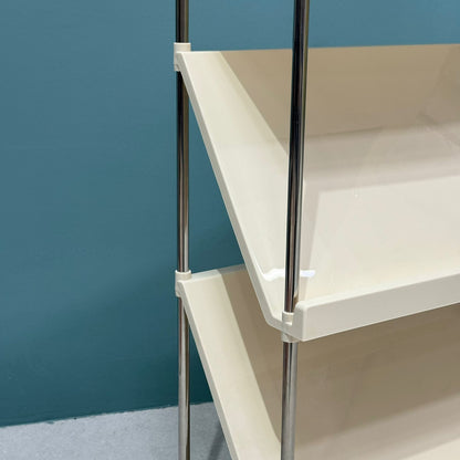 ڕەفەی پێڵاوی ٣-قاتە