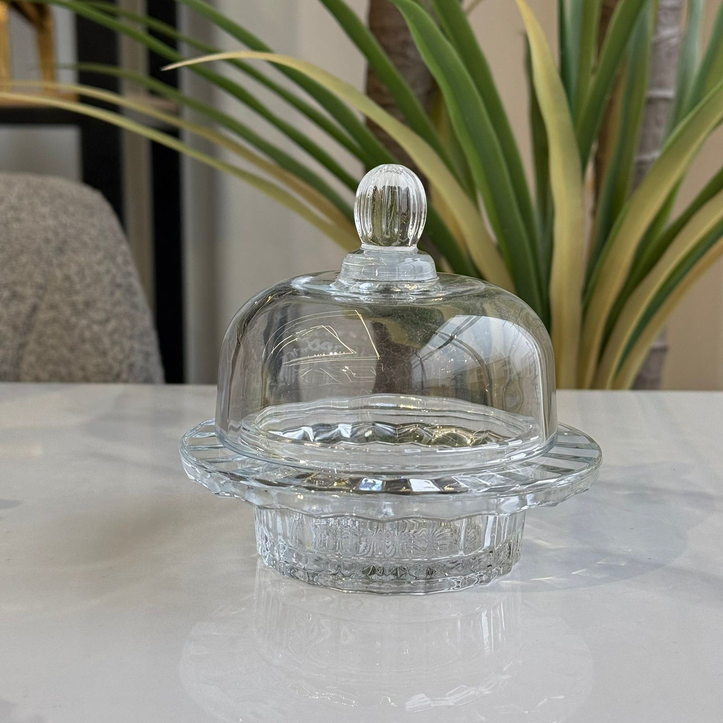 قاپێکی بچووکی پێشکەشکردنی شووشە بە کەڤەر