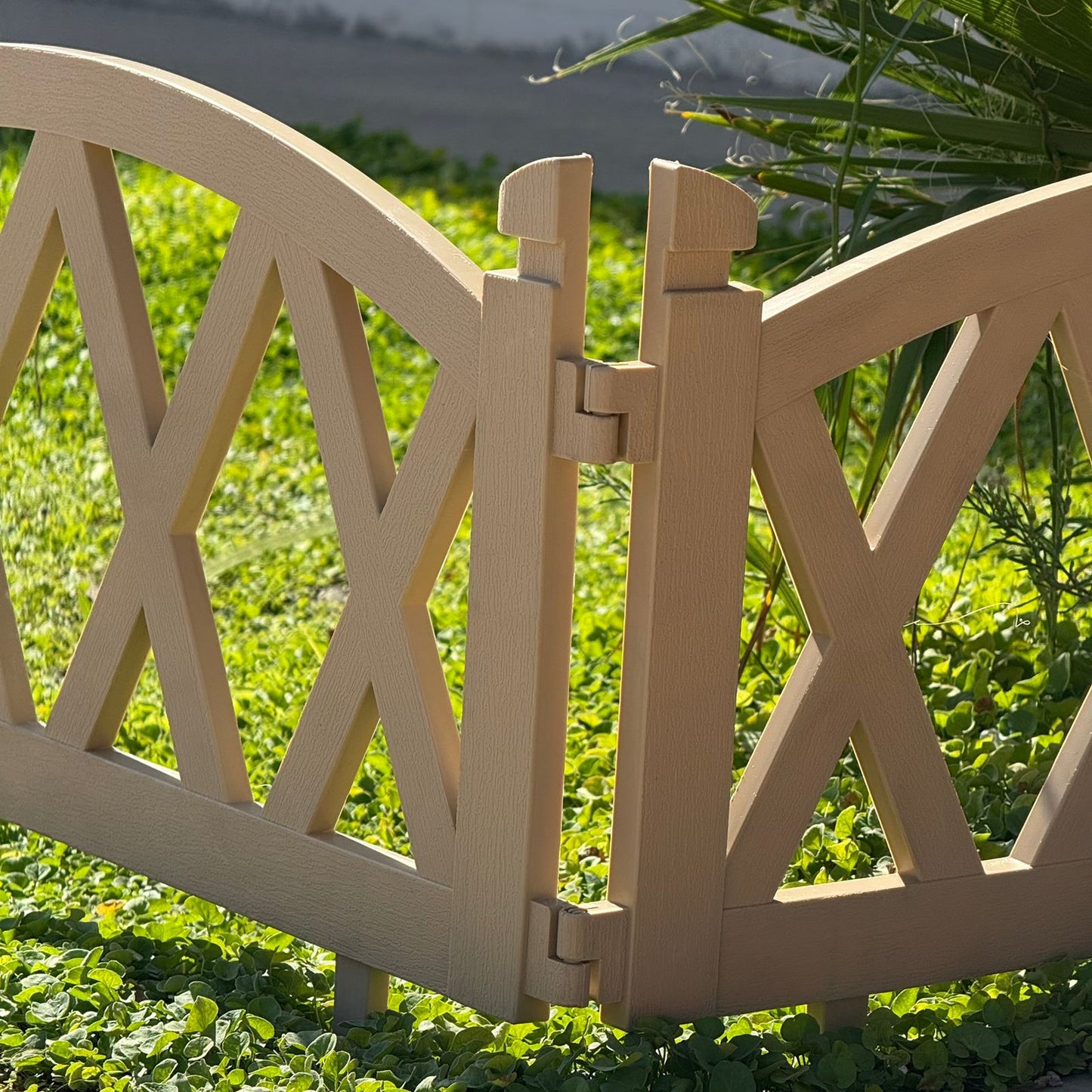 لوحة سياج حديقة شبكية مزخرفة