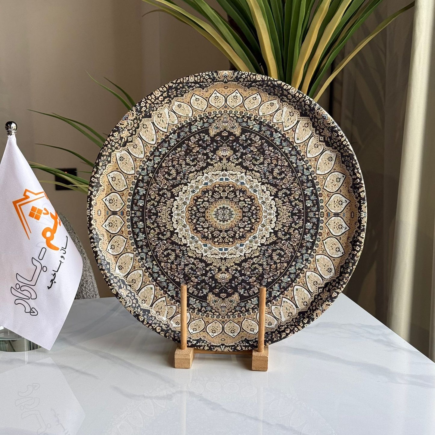 سینی خزمەتکردن بە نەخشی شاهانە - بە دو شێوە