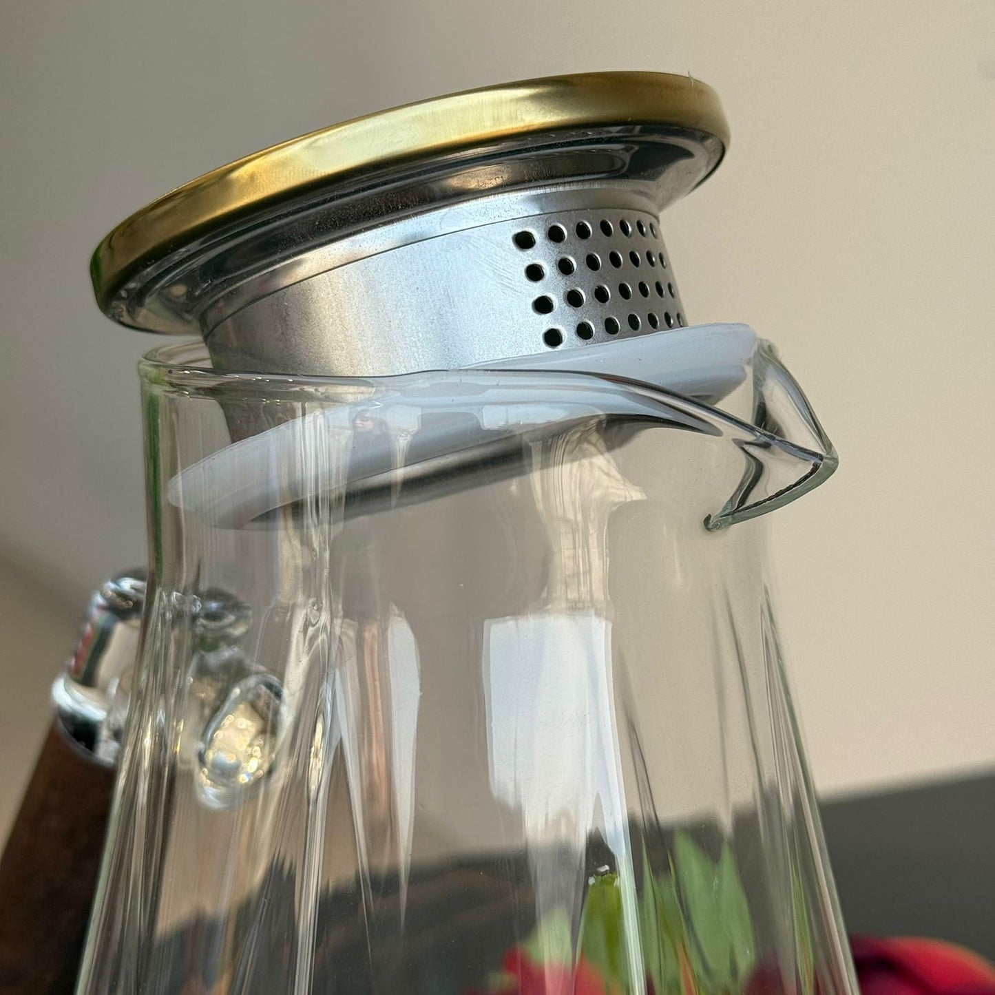 Elegant Diamond-Pattern Glass Pitcher with Wooden Handle