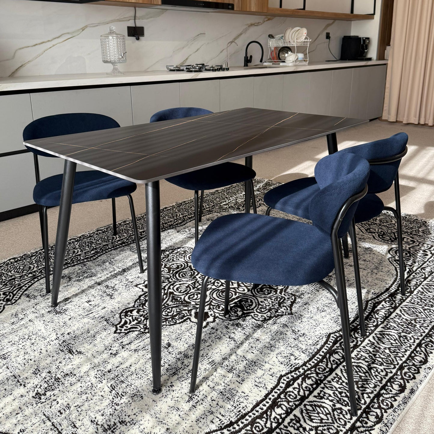 Dany Table و Luca Chairs - مجموعة الطعام الحديثة