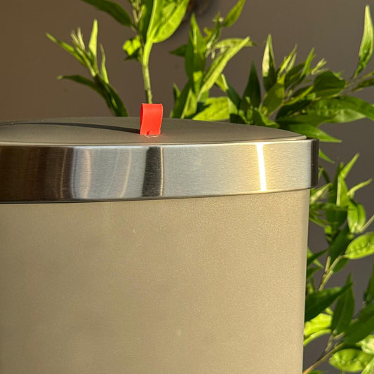 سەبەتەی پاشماوەی پێداڵی تەنک بە تایە