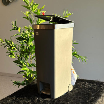 سەبەتەی پاشماوەی پێداڵی تەنک بە تایە