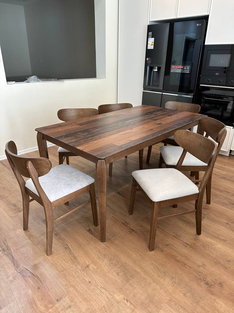 Diamond Old Style Table & IAN Chairs Indoor Set