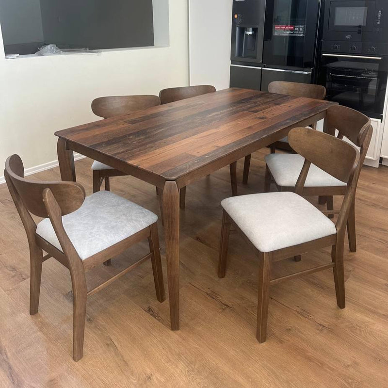 Diamond Old Style Table & IAN Chairs Indoor Set