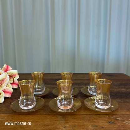 کوپێکی چای شووشەی لێواری زێڕین و سێتی ساوسێر
