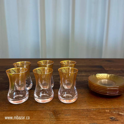 کوپێکی چای شووشەی لێواری زێڕین و سێتی ساوسێر