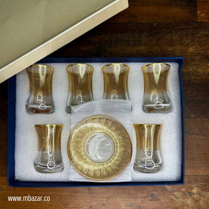کوپێکی چای شووشەی لێواری زێڕین و سێتی ساوسێر