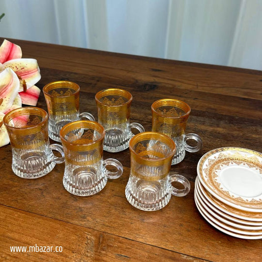 کوپێکی چای شووشەی لێواری زێڕین و سێتی ساوسێر