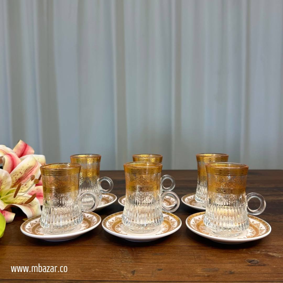 کوپێکی چای شووشەی لێواری زێڕین و سێتی ساوسێر