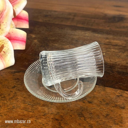 کوپێکی چای شووشەیی سادە و سێتی ساوسێر
