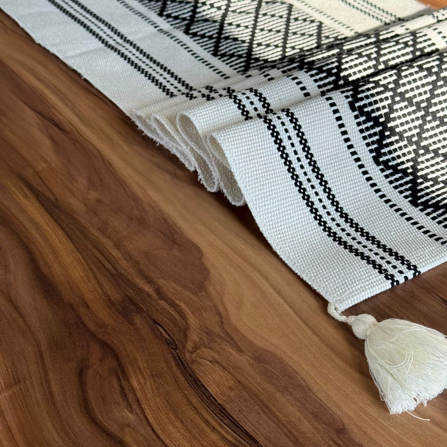 35 × 228 سم ڕاکەری مێزی تووی دیکۆراتی بە وردەکاری تاسڵ