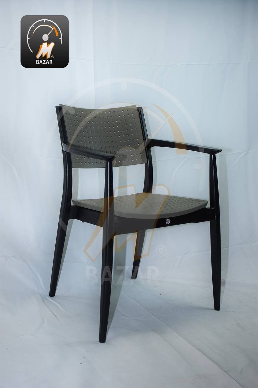 Comfortable Arm Rest Plastic Chairs