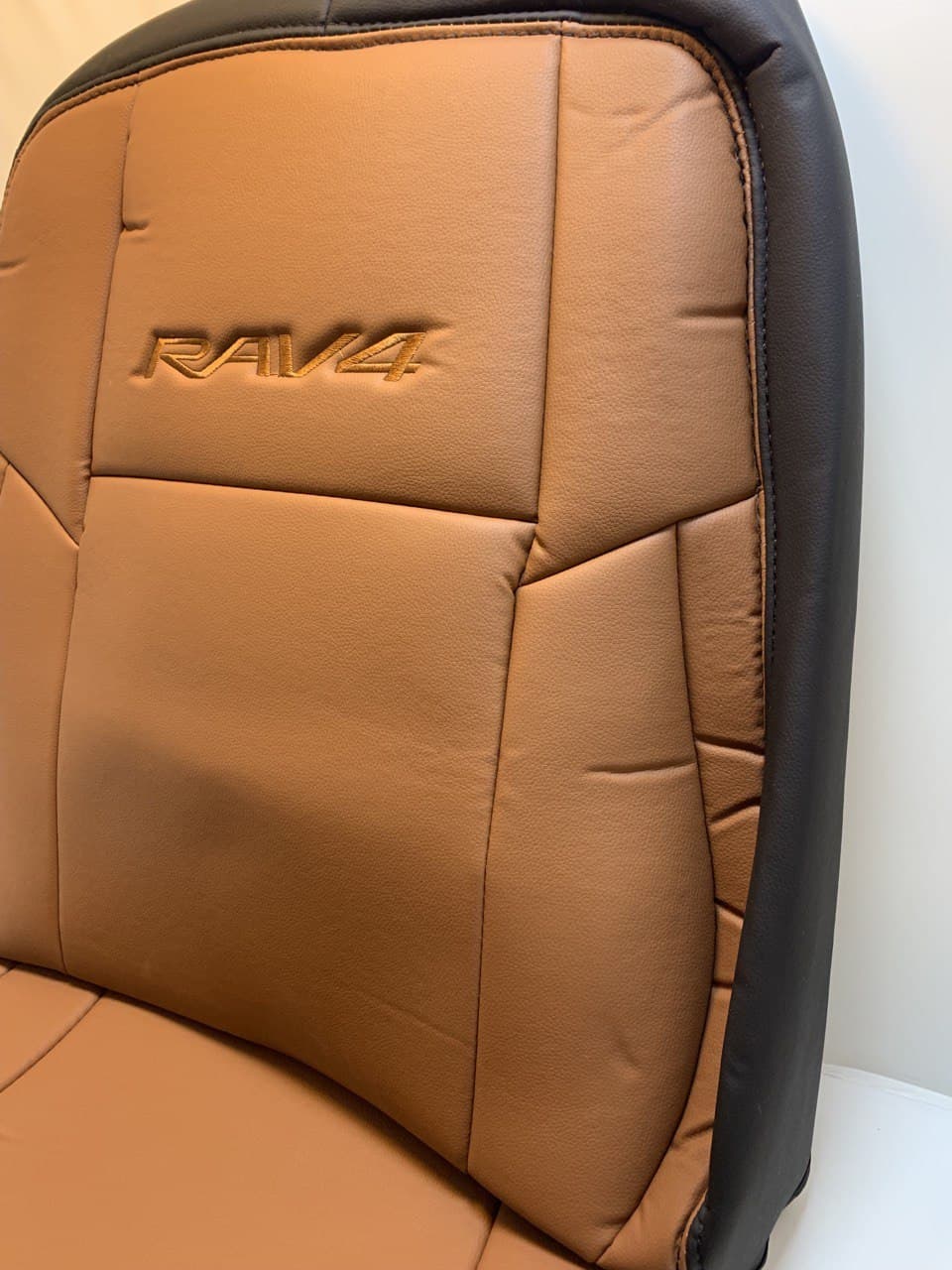 کەڤەری کورسیەکانی تۆیۆتا RAV-4